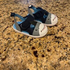 Ikiki squeaker Shark Design Kids Sandals - Navy and Gray